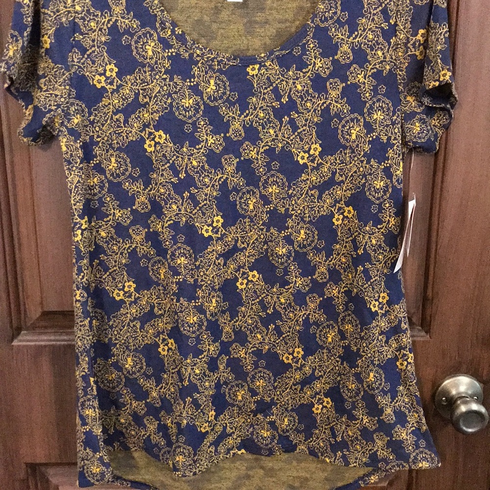 LuLaRoe small classic tee